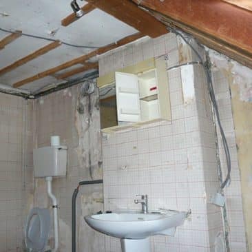 Gaëlle Maire - Architecte et décoratrice d'intérieur à Liège : Projet : Aménagement et décoration intérieure d’une salle de bain de 9 m² : Photo avant
